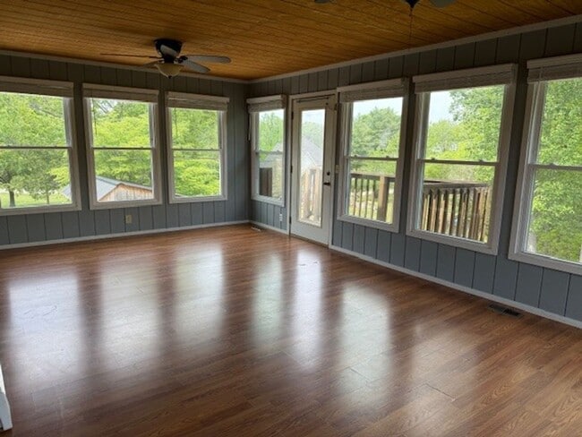 Building Photo - 3 Bedroom / 2.5 Bathroom - Home in Cookeville!