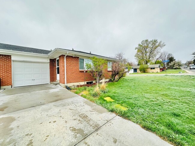 Primary Photo - 7790-7792 W. 68th Avenue