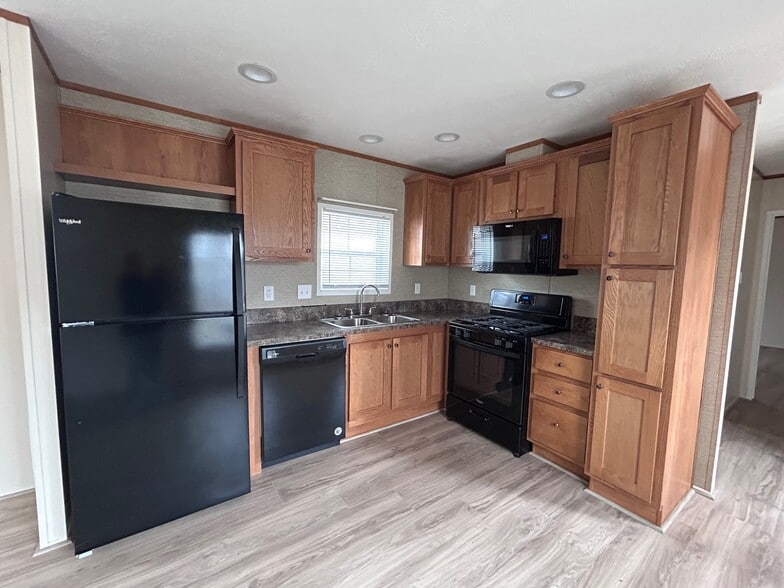 Building Photo - 6 Deer Run Pky