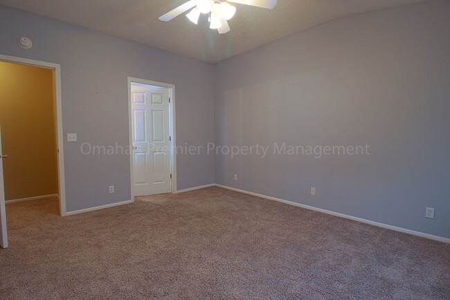 Building Photo - $1,022.50 Off Deposit! Pet Friendly, Spaci...