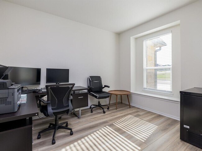Building Photo - 3814 Riardo Dr