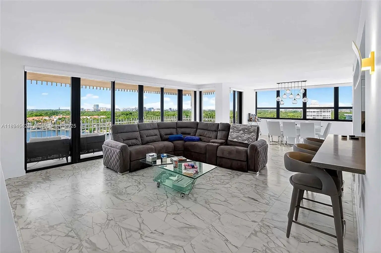 Building Photo - 2 Grove Isle Dr