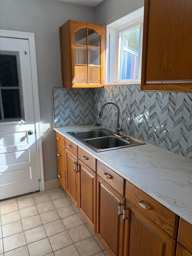 Building Photo - 4664 Blount Ave