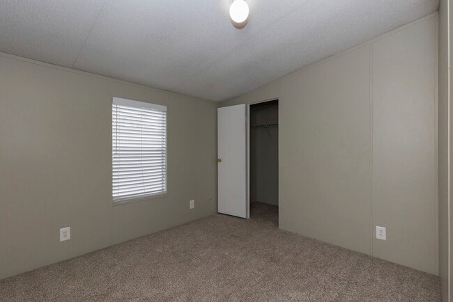 Building Photo - 30411 Red Alder Ct