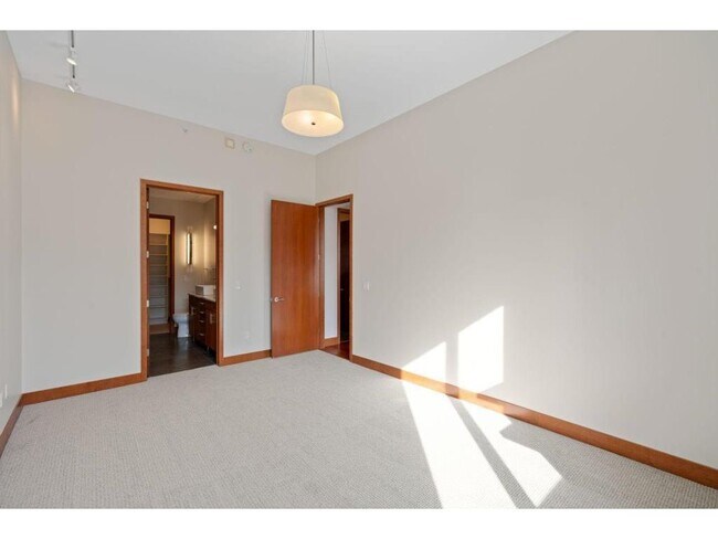Building Photo - 100 3rd Ave S
