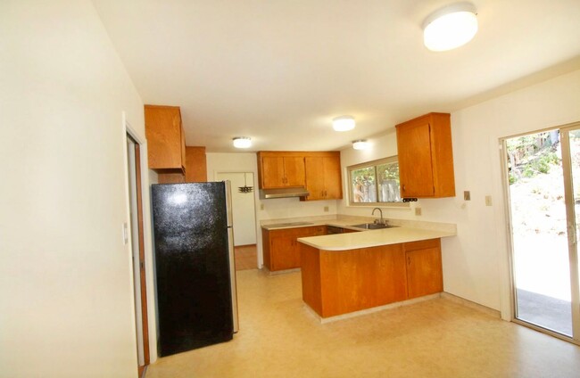 Building Photo - Sunny 3bed/2.5 bath + office space in Mont...