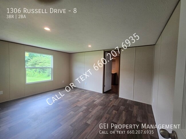 Building Photo - 1306 Russell Dr