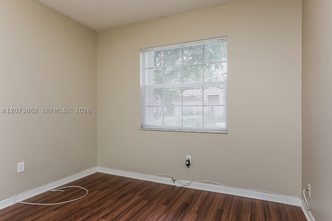 Building Photo - 576 NW 48th Ave