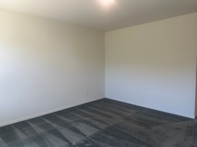 Building Photo - 4 Bed/2Bath, Solar Single-Story Home in Hi...