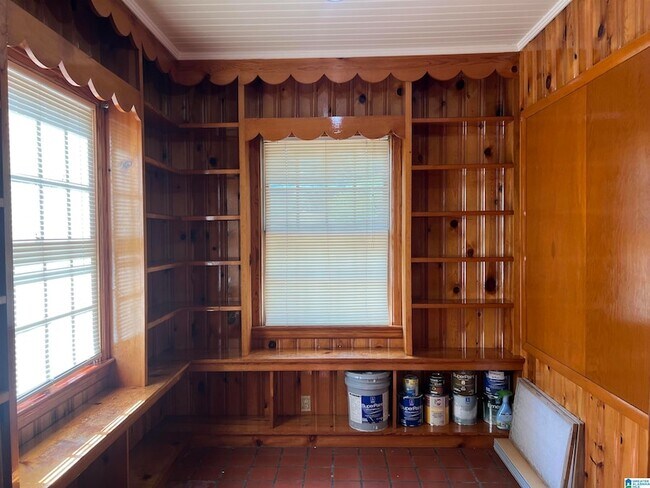 Building Photo - 605 North St E