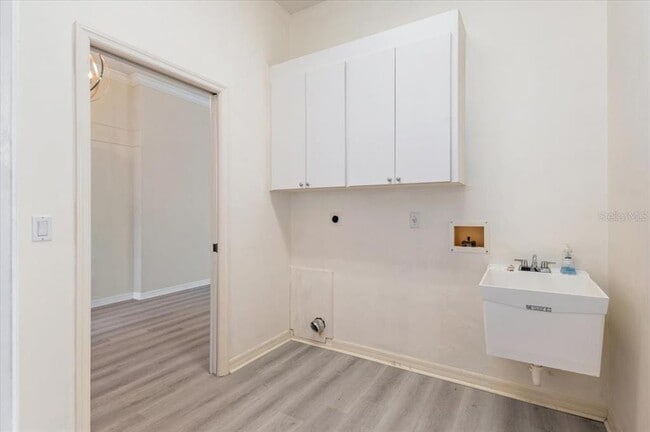 Building Photo - 700 Silk Oak Dr