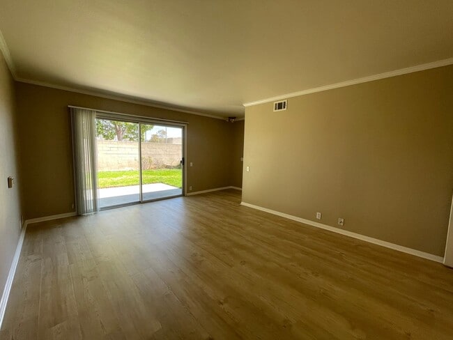 Building Photo - Recently Remodeled 4 Bedroom 2 Bath Single...