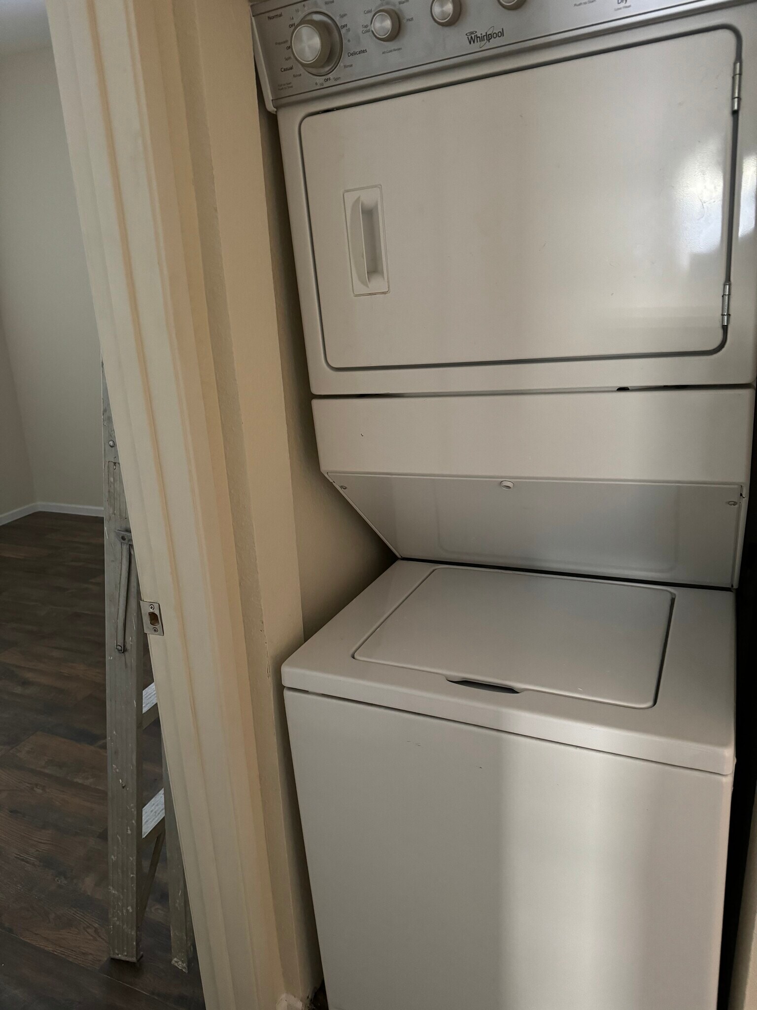 Washer and drier - 10824 Palms Blvd