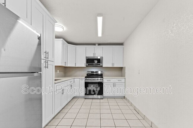 Building Photo - 260 Val Monte Dr