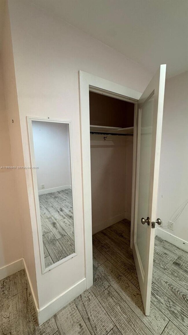 Building Photo - 414 9th Ave N