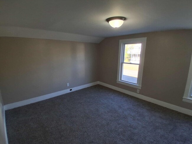 Building Photo - 3 Bedroom single family homes