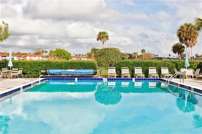 Building Photo - 16 Vista Palm Ln