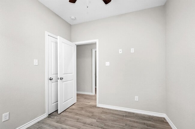 Building Photo - 16706 E Hammon