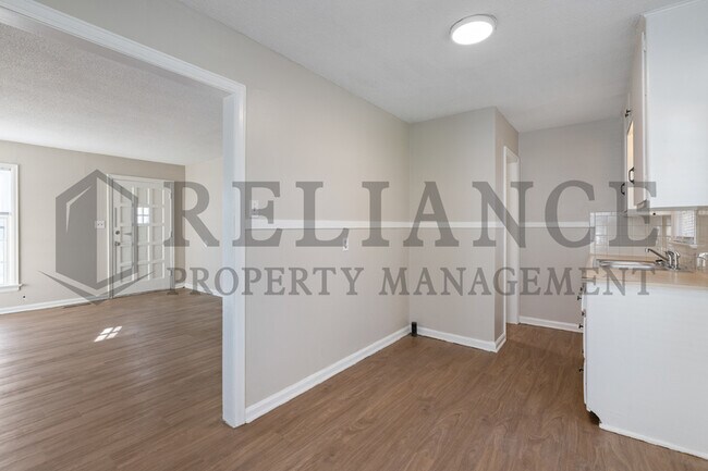 Building Photo - 2640 E Grail St