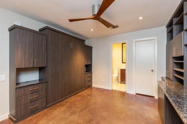 Building Photo - 5235 Blossom St