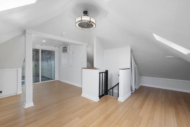 Building Photo - Beautiful Home in Amazing Salt Lake Location!