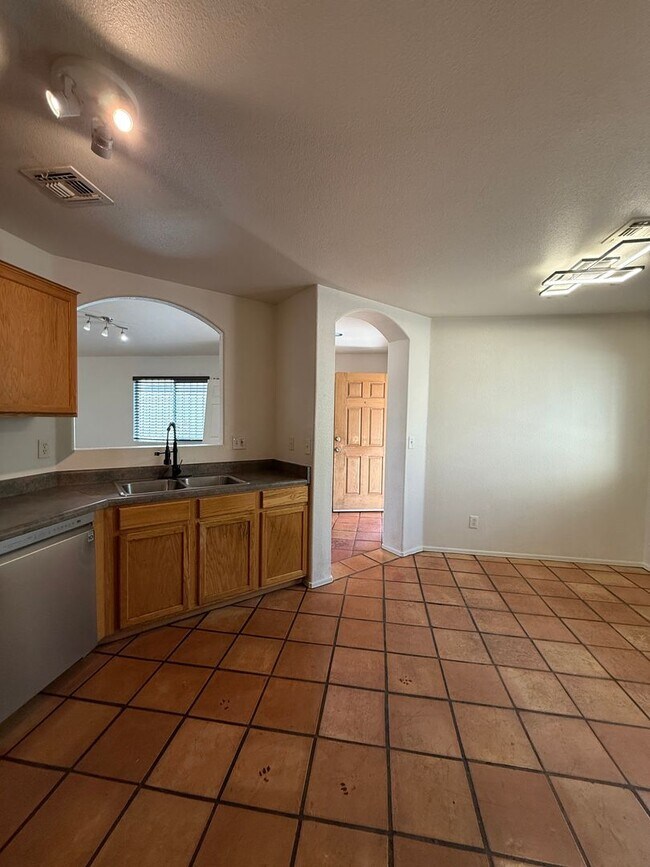 Building Photo - NEW CARPET! 3 Bed / 2 Bath Single Family Home – Spacious, Upgraded & Great Location!