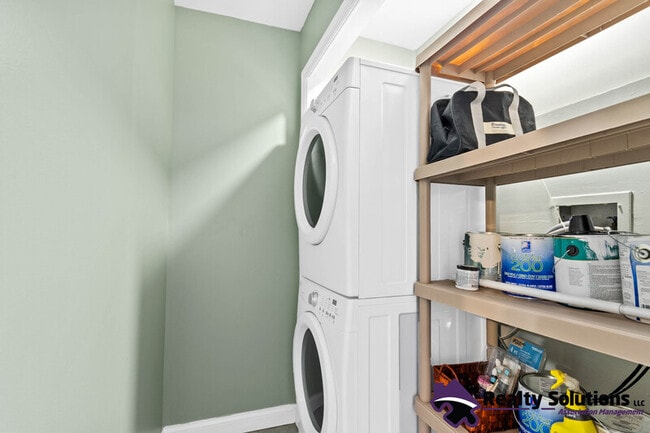 Building Photo - 1018 Harbour Dr