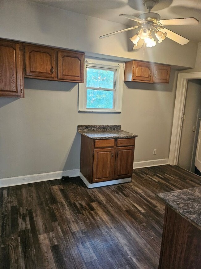 Building Photo - Remolded 2 Bed/1 Bath