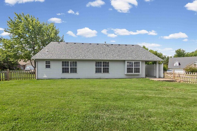 Building Photo - 5703 Candlewood Dr