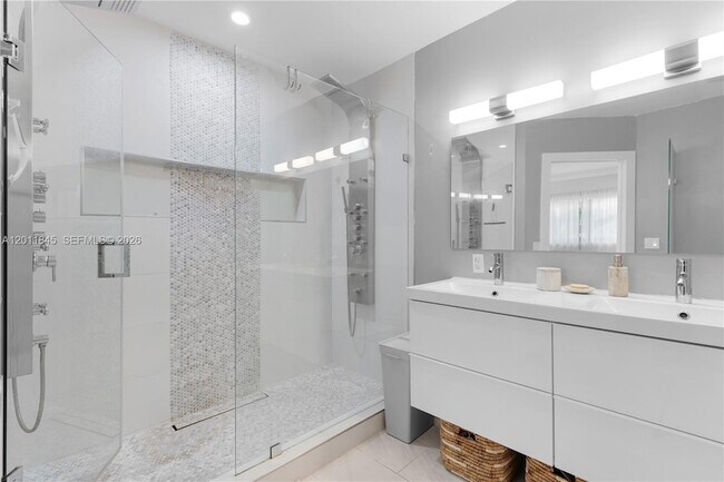 Building Photo - 8310 SW 45th St