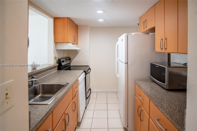 Building Photo - 7545 E Treasure Dr