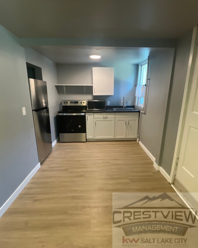 Building Photo - Deem Triplex