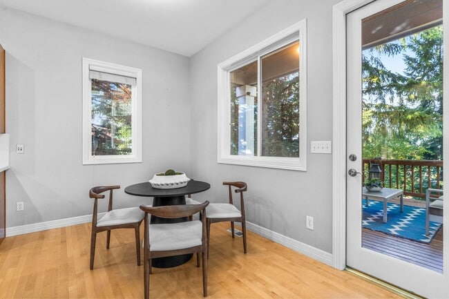 Building Photo - Luxury 4 bed 4 bath home in Lakemont, Bellevue