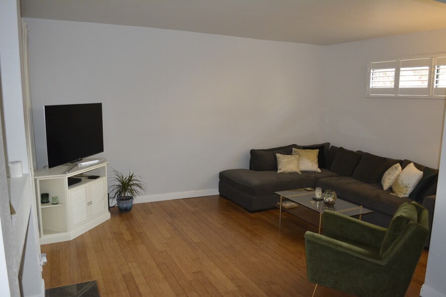 Building Photo - 1244 Valley View Rd