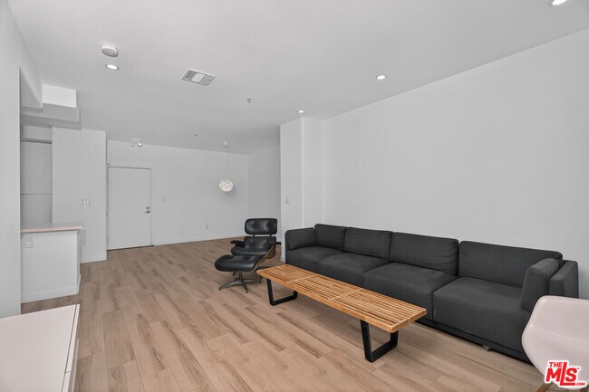 Building Photo - 360 W Ave 26