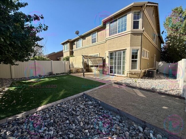 Building Photo - Beautiful townhome in South Meadows! 3-bed...