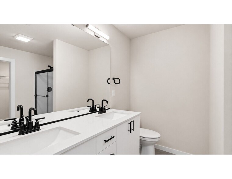 Building Photo - 16124 Cascadian Way