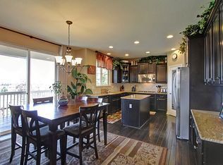 Building Photo - Great Views, Beautiful Home