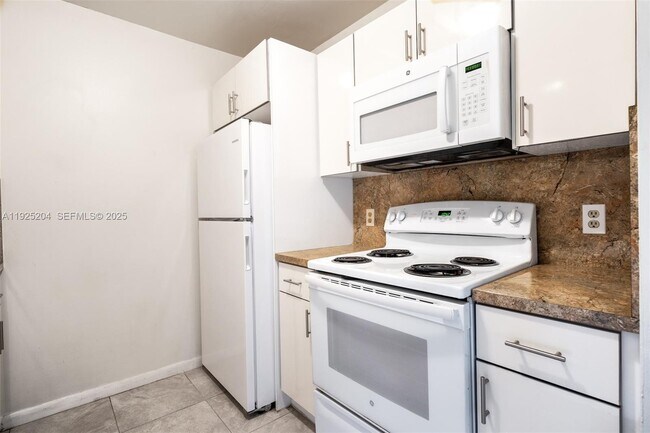 Building Photo - 100 SW 132nd Way