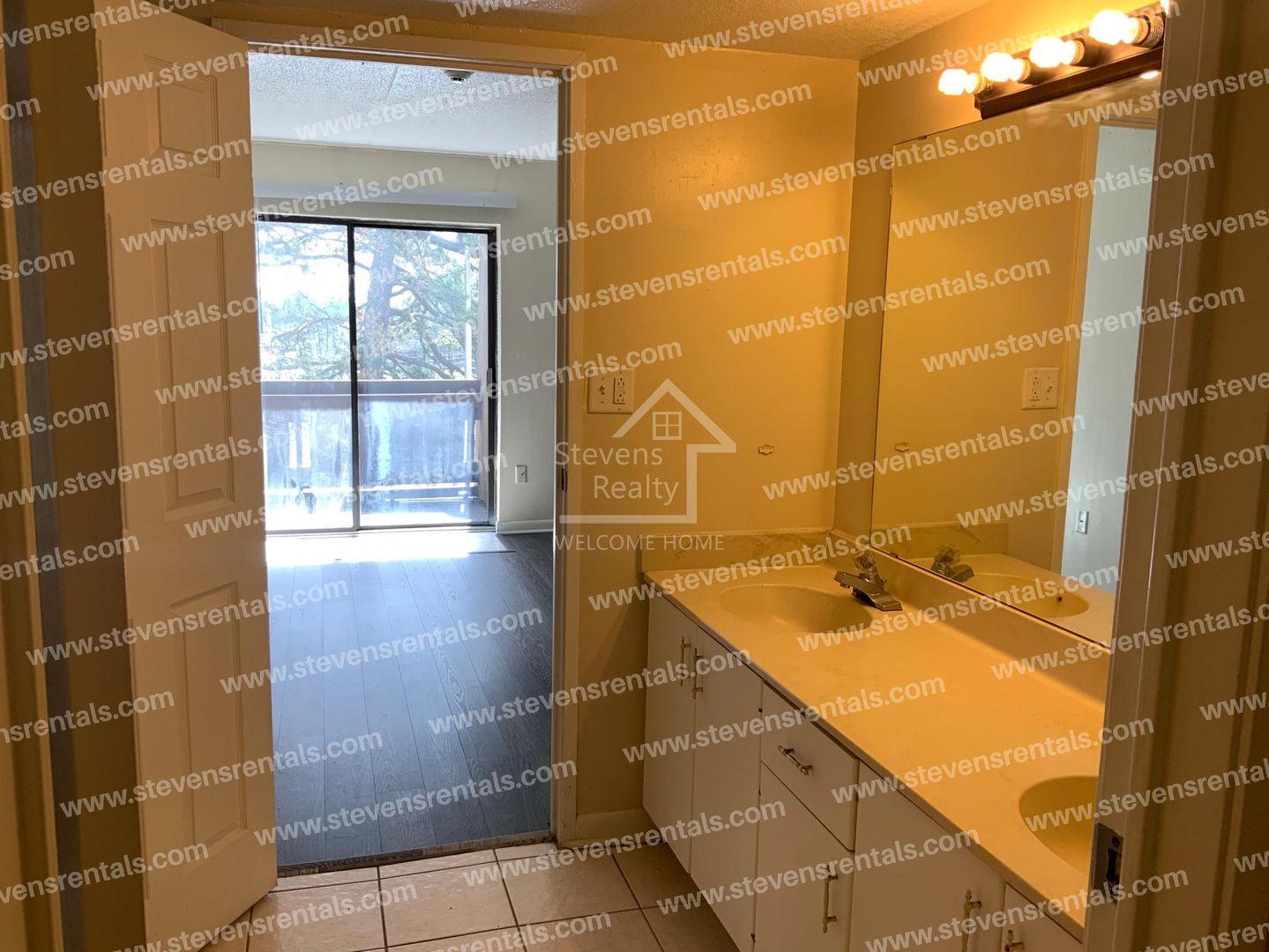 Building Photo - 915 S Seminole Dr