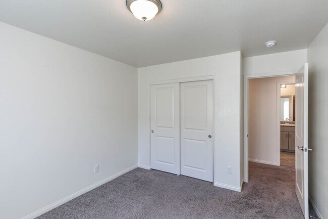 Building Photo - 4 Bedroom, with loft, North Las Vegas Home...