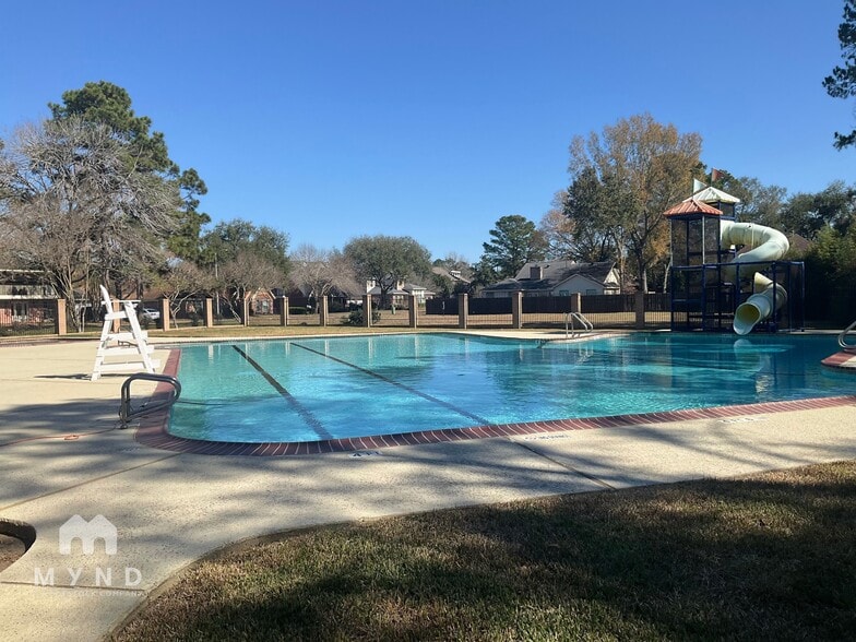 Building Photo - 8731 Summit Pines Dr