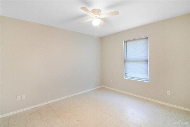 Building Photo - 2901 E de la Rosa Dr