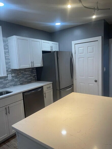 Primary Photo - 28 Lincoln Pl
