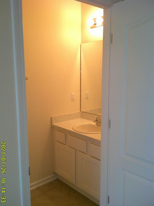 Building Photo - Baypointe Townhome Available!