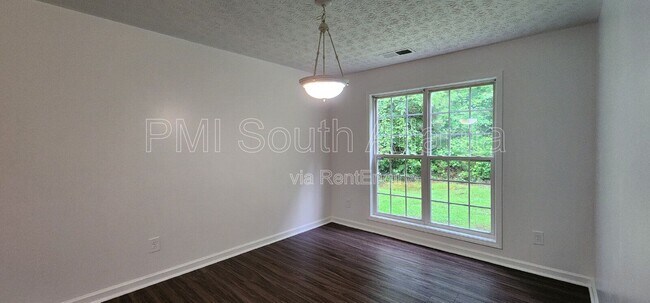 Building Photo - 588 Hunnicutt Rd SE