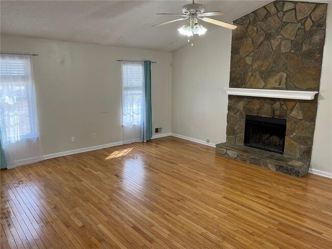 Building Photo - 2522 Whisper Ct NE