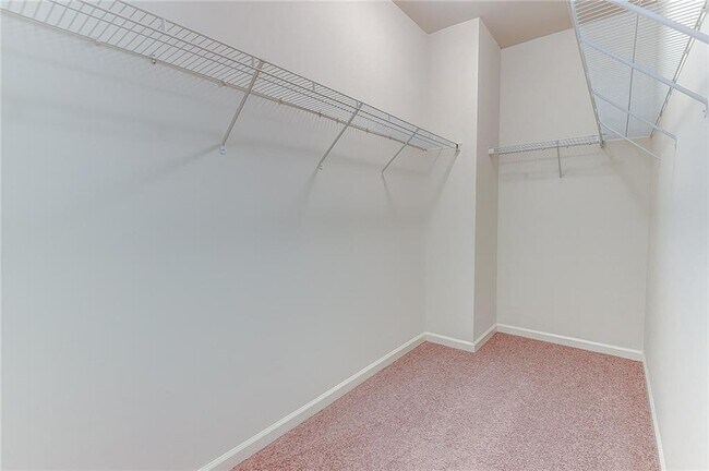 Building Photo - 10424 Park Walk Point