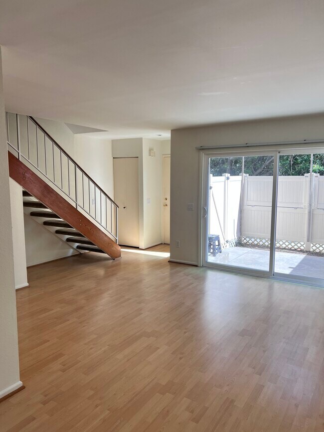 Building Photo - 28858 Conejo View Dr