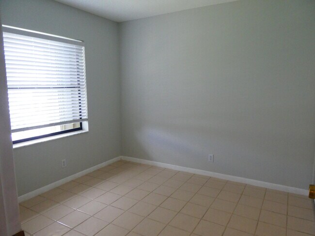 Building Photo - 7094 Golf Colony Ct